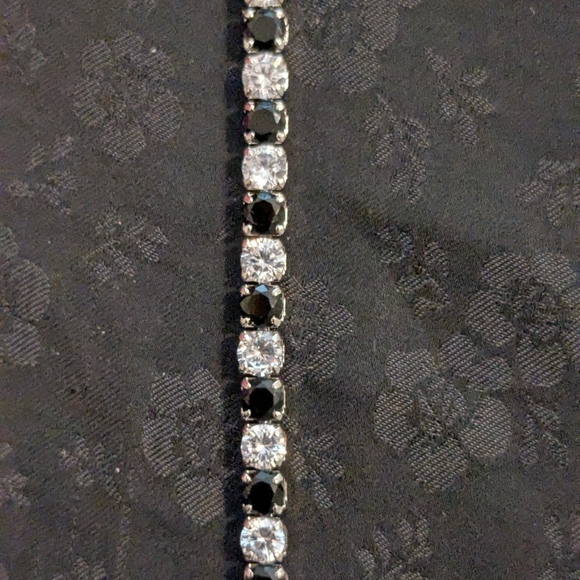 New Elegant Black and White CZ Silver Tone Tennis Bracelet 7" - Picture 4 of 6